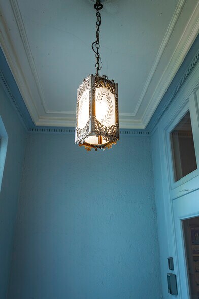 More Photos Of 1638 SE 12th Ave, Portland Apartments For Sale