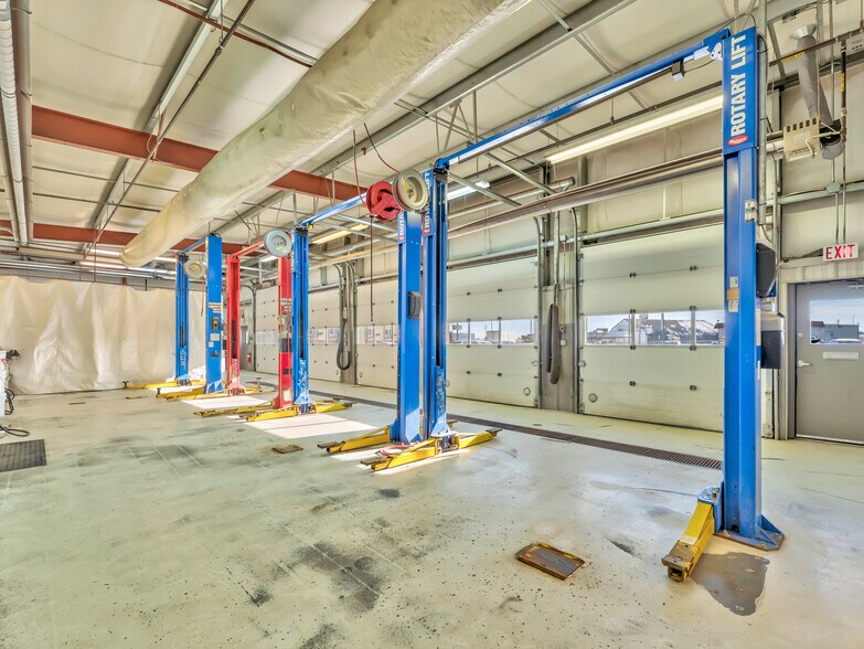 More Photos Of 1276 Trans Canada Way SE, Medicine Hat Showroom For Sale