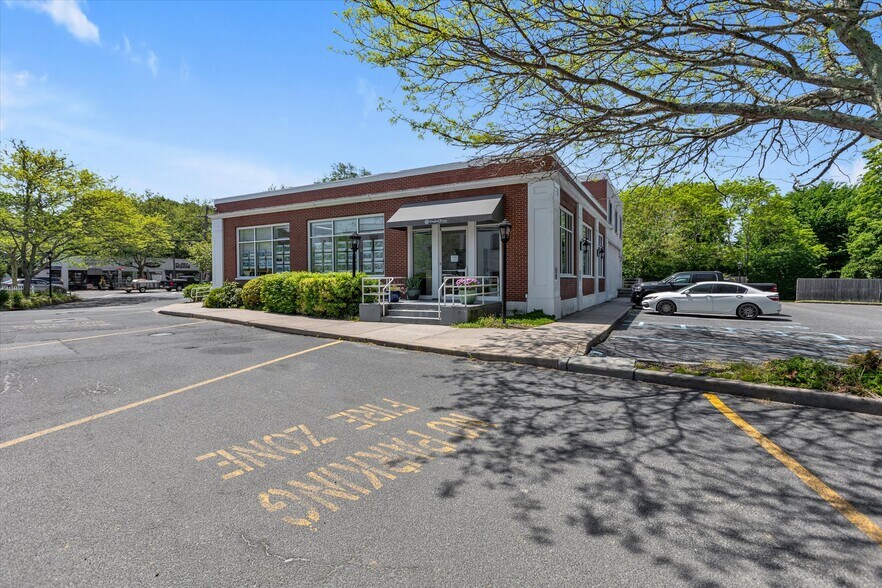More Photos Of 2488 Montauk Hwy, Bridgehampton Freestanding For Lease