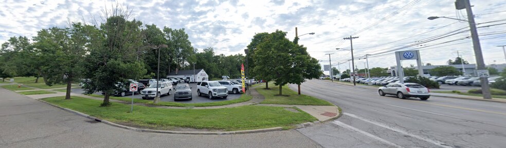 More Photos Of 263 Broadway Ave, Bedford Auto Dealership For Lease