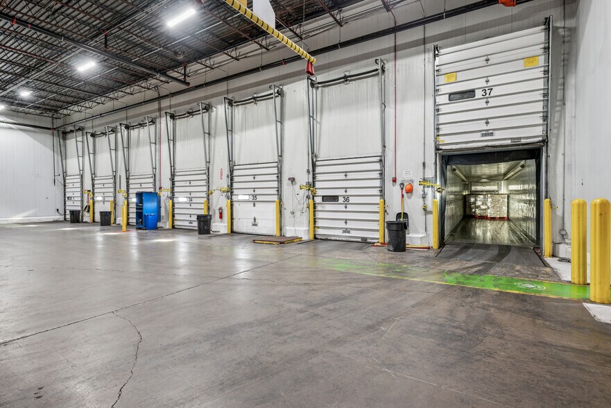 More Photos Of 7300 Santa Fe Dr, Hodgkins Distribution For Lease