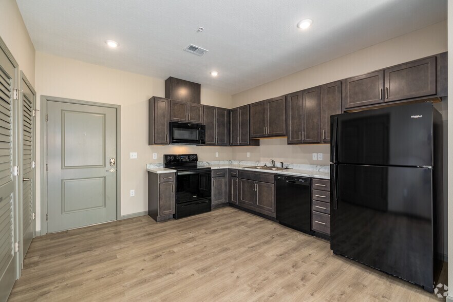 More Photos Of 106 E Greenbriar Dr, Nixa Apartments For Sale
