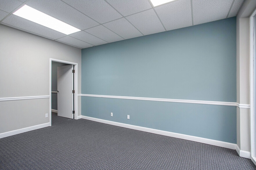 More Photos Of 5300 Memorial Dr, Stone Mountain Office For Lease