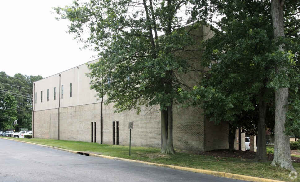 More Photos Of 156 Business Park Dr, Virginia Beach Light Distribution For Sale