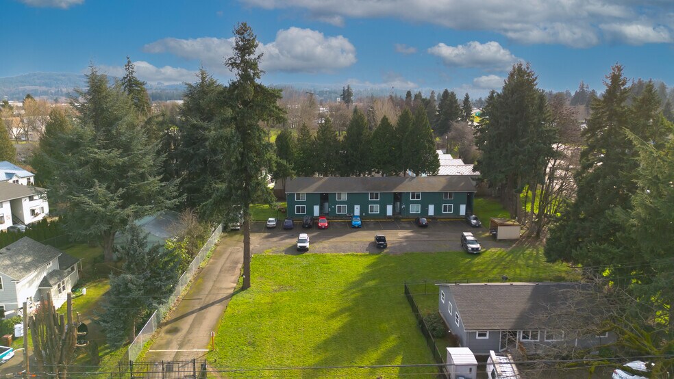 More Photos Of 8856 SE Jannsen Rd, Clackamas Apartments For Sale
