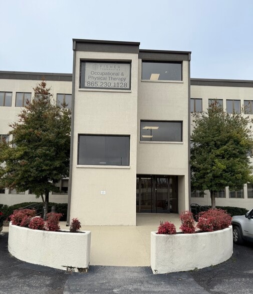 More Photos Of 2606 N Greenway Dr, Knoxville Office For Lease