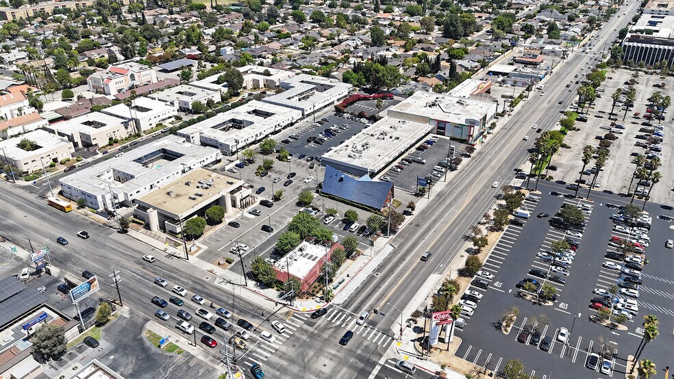 More Photos Of 16909-16933 Devonshire St, Granada Hills Unknown For Lease