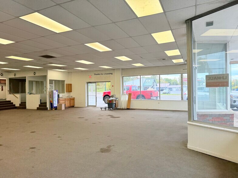 More Photos Of 807 S 4th St, Fulton General Retail For Sale