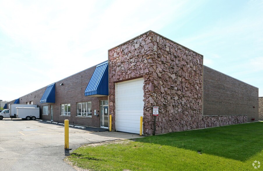 More Photos Of 619-631 S Vermont St, Palatine Warehouse For Lease