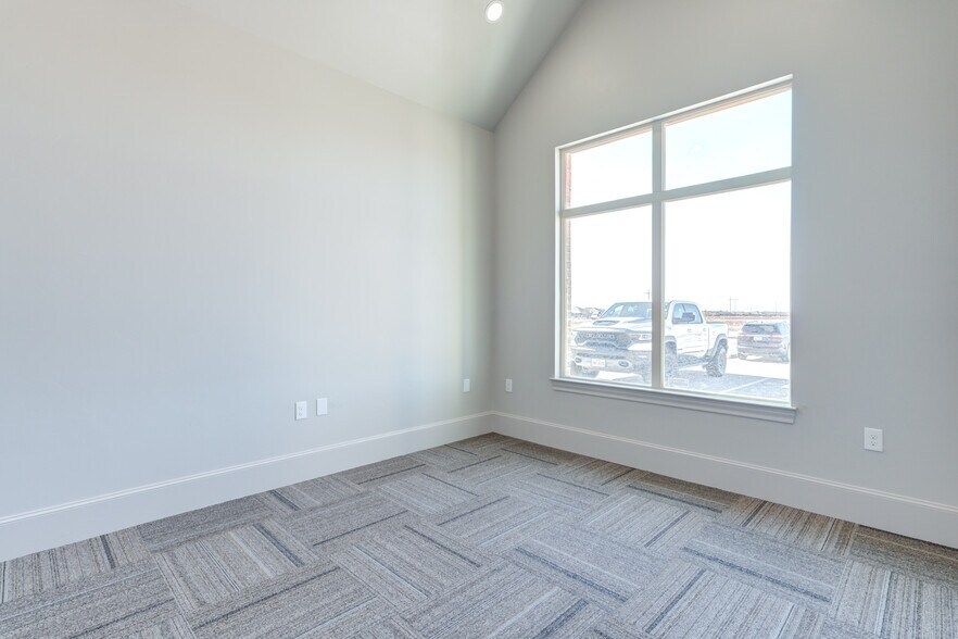 More Photos Of 1420 N Slide Rd, Lubbock Unknown For Lease