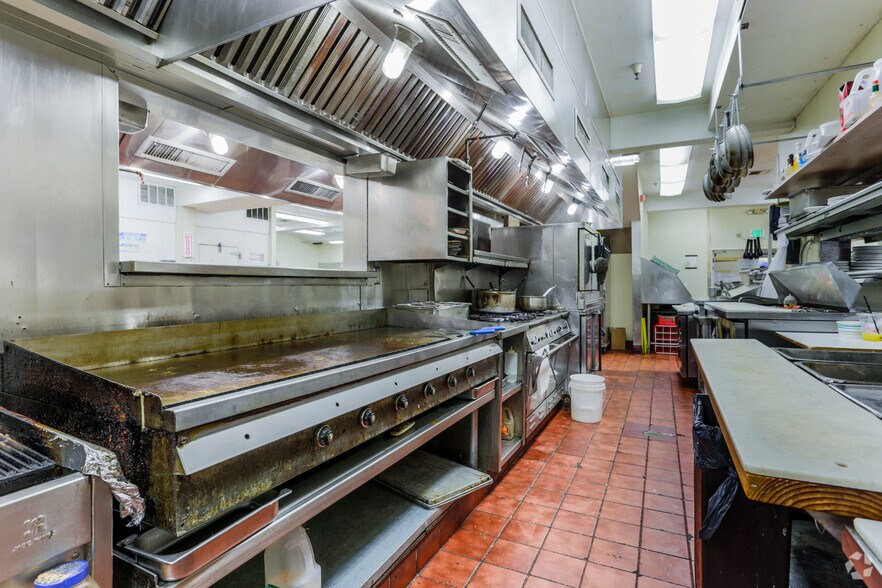 More Photos Of 11707 NE Airport Way, Portland Hotel For Lease