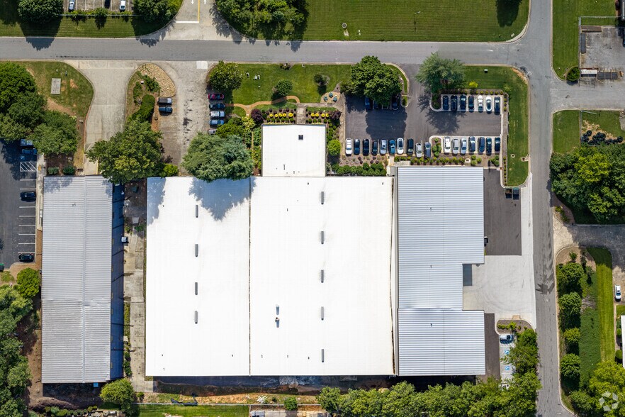 More Photos Of 2470-2480 Industrial Park Blvd, Cumming Warehouse For Sale