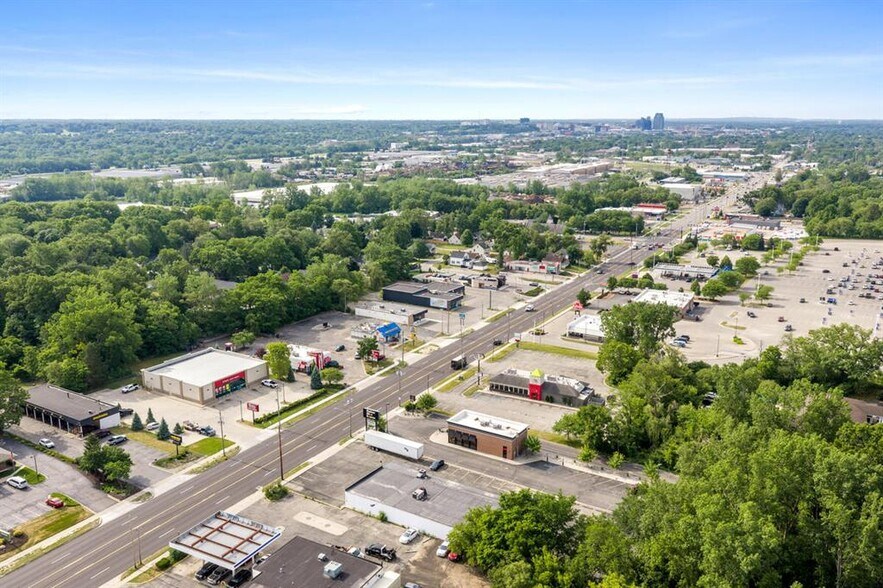 More Photos Of 2611 Alpine Ave, Grand Rapids Freestanding For Sale