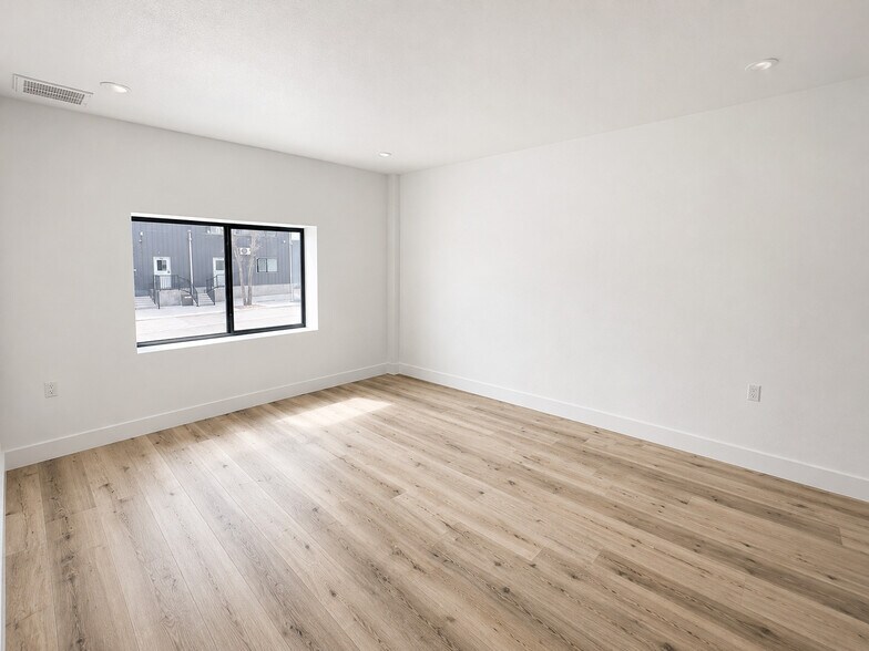 More Photos Of 15210 Fitzhugh Rd, Austin Warehouse For Sale