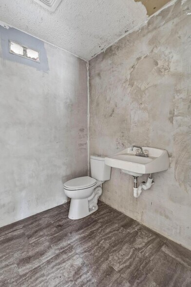 More Photos Of 1321 St Johns Ave, Palatka Service For Sale