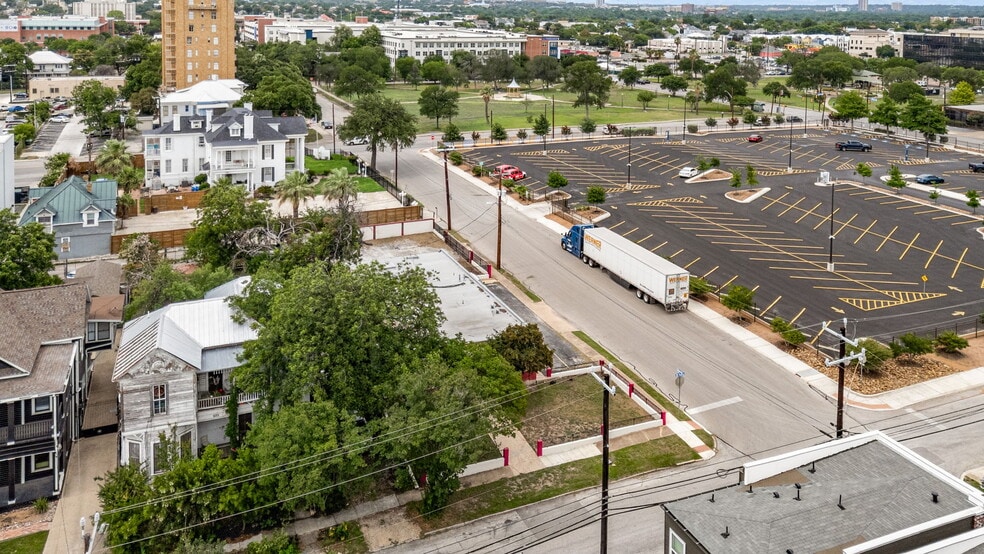 More Photos Of 201 W Poplar St, San Antonio Medical For Sale