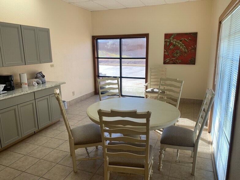 More Photos Of 1310 I-10 S, Beaumont Medical For Lease