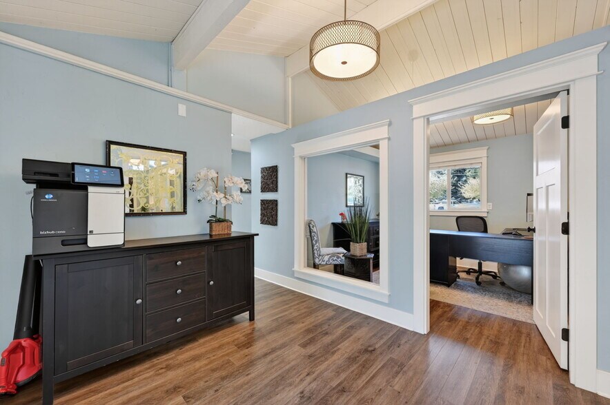 More Photos Of 1720 NE 4th St, Bend Office For Sale