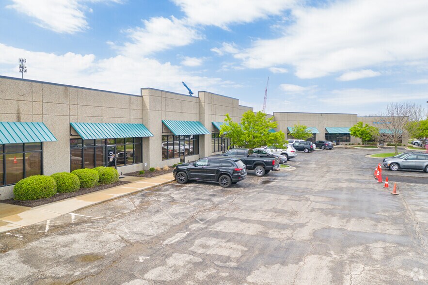 More Photos Of 16100-16144 Foster St, Overland Park Light Distribution For Lease