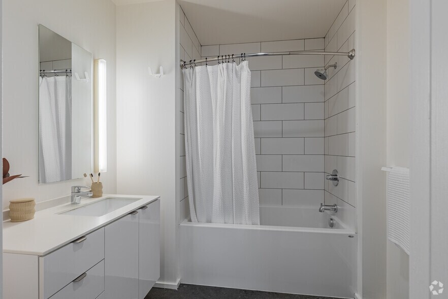 More Photos Of 329 NE Couch St, Portland Coworking Space