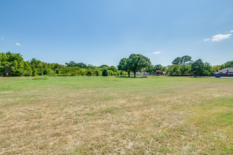 More Photos Of 2120 W Sublett Rd, Arlington Land For Sale