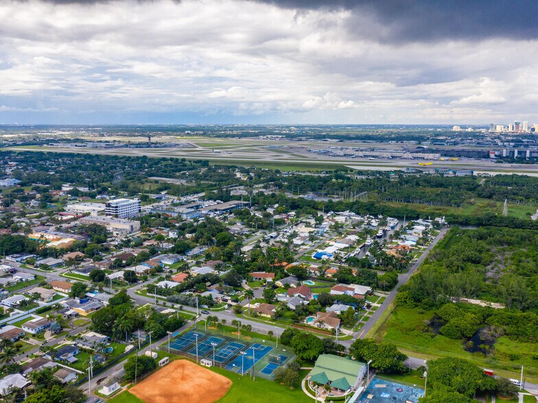 More Photos Of 19-33 N Federal Hwy, Dania Freestanding For Sale