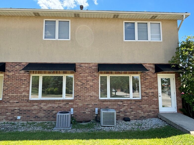 More Photos Of 75 E Division St, Mundelein Office Residential For Lease