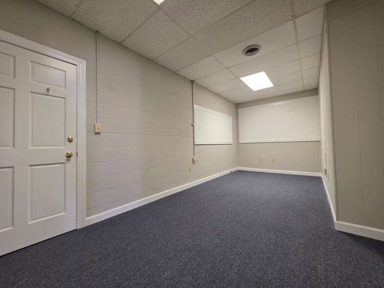 More Photos Of 404 St Andrews Dr, Greenville Office For Lease