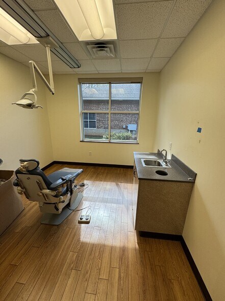 More Photos Of 662 Veterans Pky, Clayton Medical For Sale