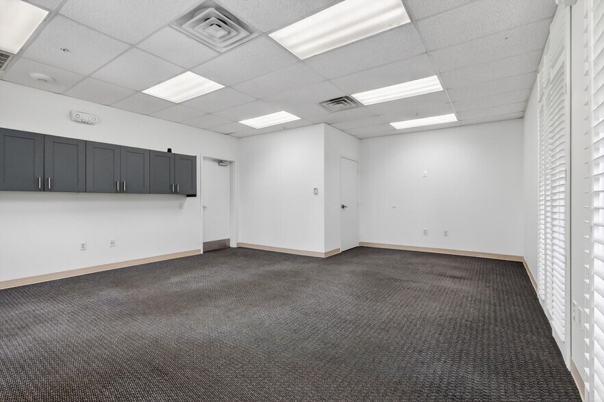 More Photos Of 1250 Wallace Dr, Delray Beach Warehouse For Lease
