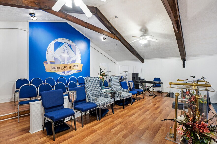 More Photos Of 7345 W Fayetteville Rd, Riverdale Recycling Center For Sale