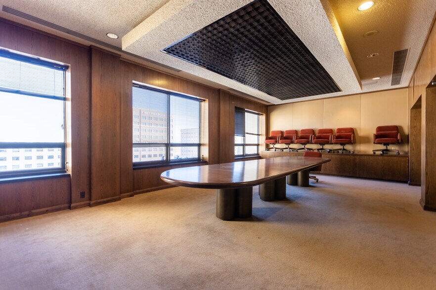 More Photos Of 301 Cypress St, Abilene Office For Sale