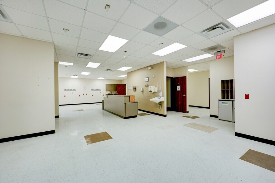 More Photos Of 910 N Highway 146, Baytown Medical For Sale