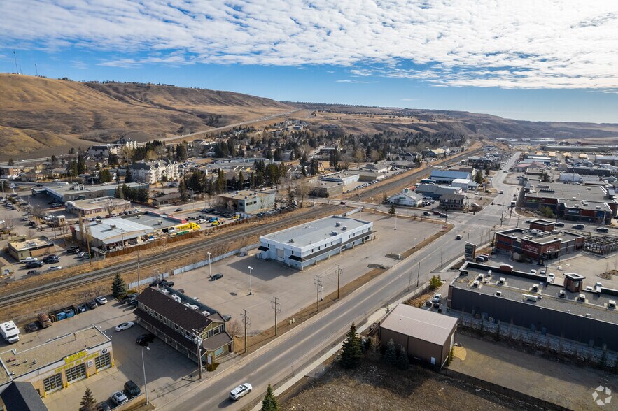 More Photos Of 340 Railway St W, Cochrane Auto Dealership For Lease
