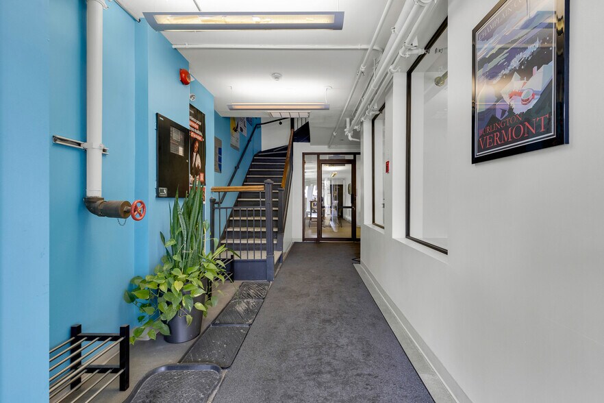 More Photos Of 525 Rue Sherbrooke E, Montréal Office For Lease