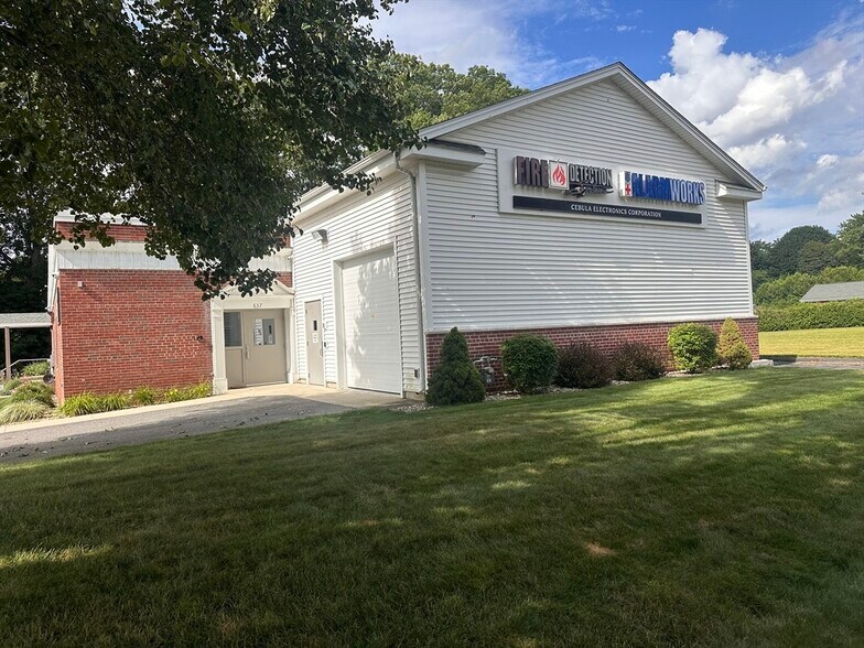 More Photos Of 637 Front St, Chicopee Freestanding For Sale