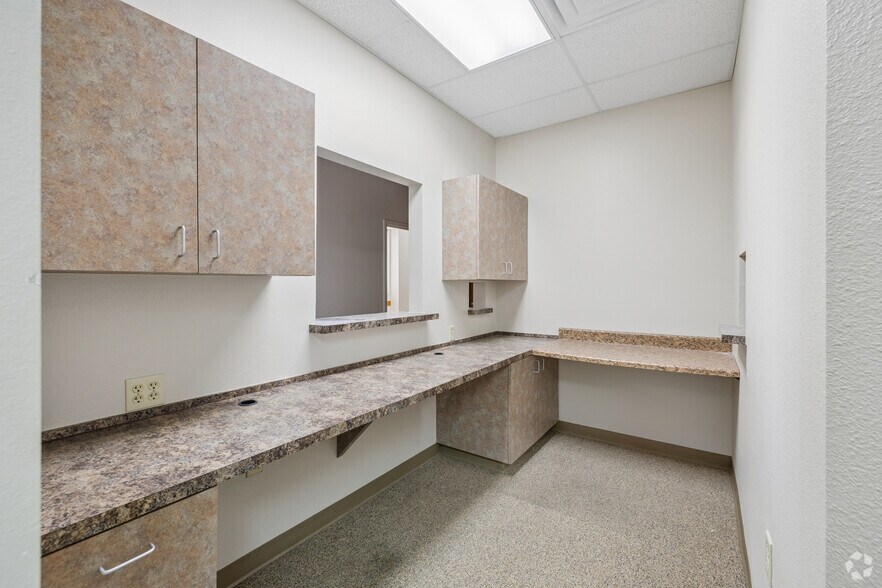 More Photos Of 230 N Midwest Blvd, Oklahoma City Medical For Sale