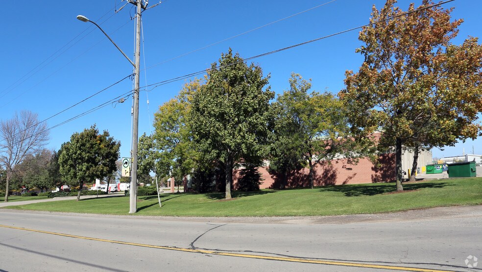 More Photos Of 903 Barton St, Hamilton Warehouse For Lease