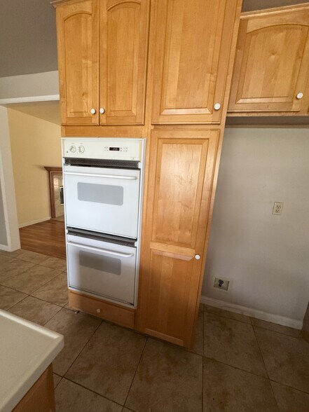 More Photos Of 10811 Amigo Ave, Porter Ranch Specialty For Sale