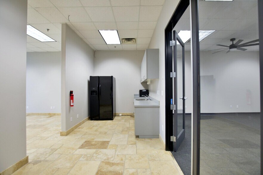 More Photos Of 39301 Badger St, Palm Desert Warehouse For Sale