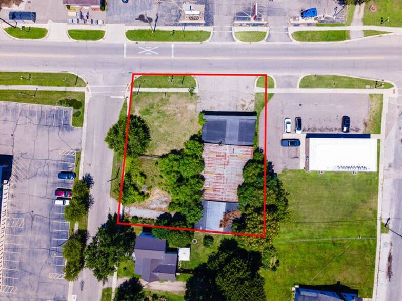 More Photos Of 210 W Main St, Hartford Freestanding For Sale