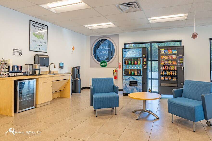 More Photos Of 4295 Jonesboro Rd, Union City Auto Dealership For Sale