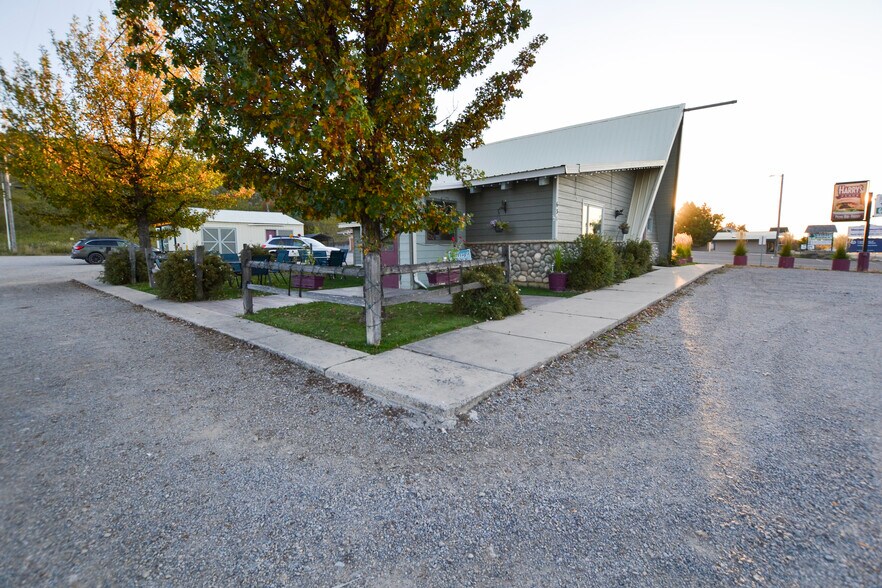 More Photos Of 631 NE Main St, Lewistown Lodge Meeting Hall For Sale