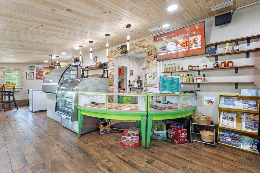 More Photos Of 4630 US Highway 17, De Leon Springs Restaurant For Sale