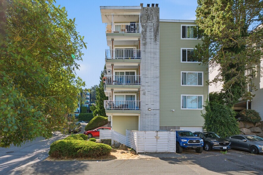 More Photos Of 3600 25th Ave W, Seattle Apartments For Sale