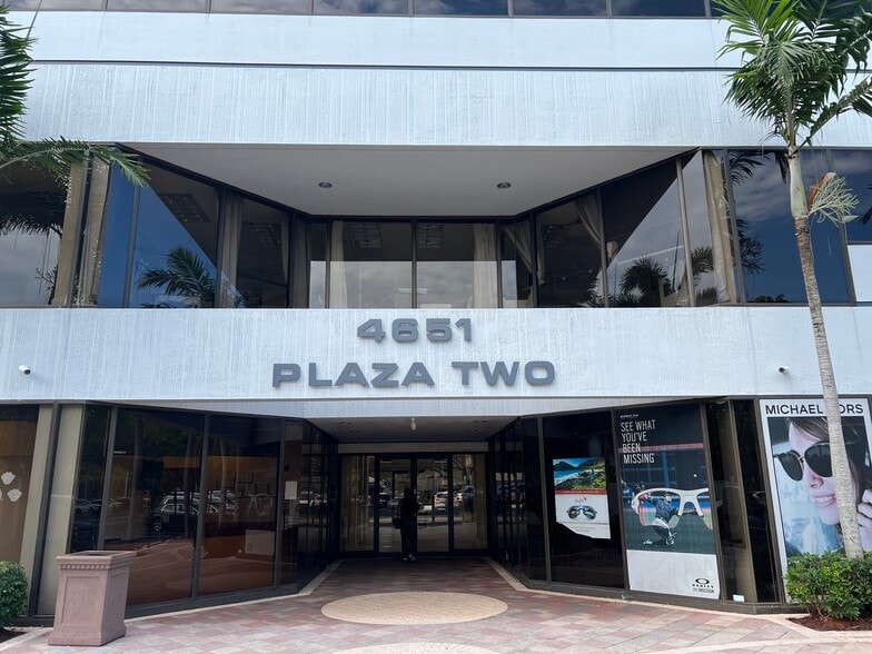 More Photos Of 4651 Sheridan St, Hollywood Medical For Sale