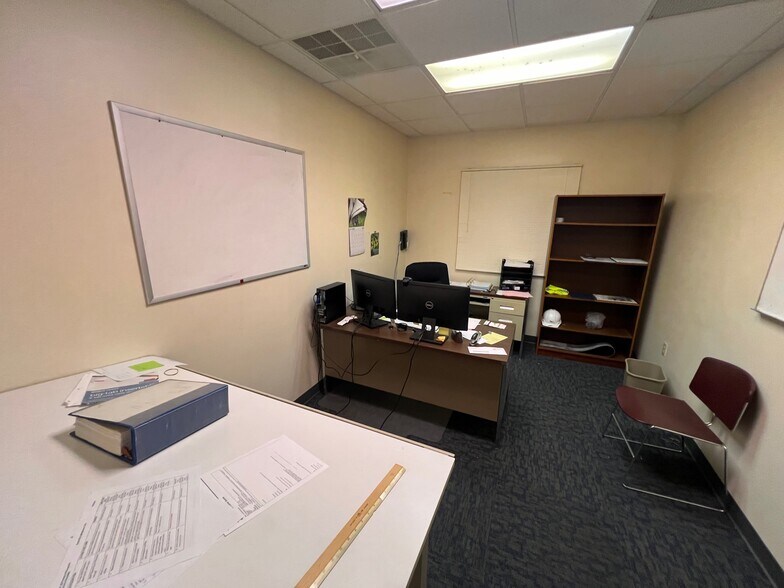 More Photos Of 1705 Guenther Rd, Dayton Flex For Sale