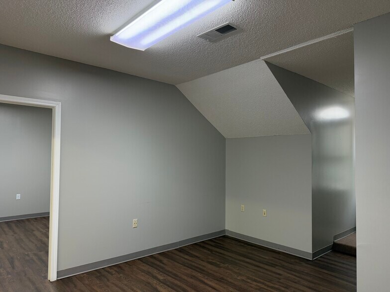 More Photos Of 310 Germantown Bend Cv, Cordova Office For Lease
