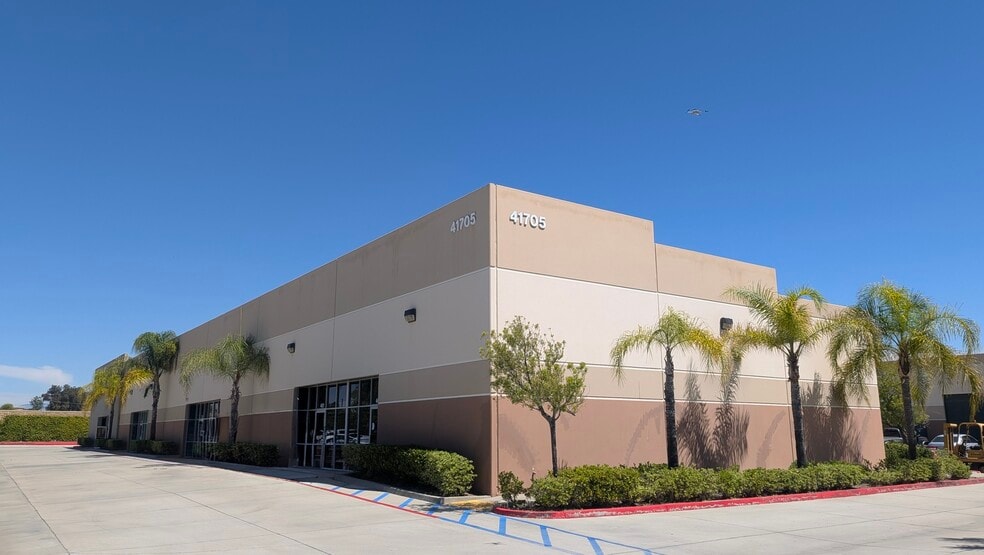 More Photos Of 41705 Elm St, Murrieta Warehouse For Lease