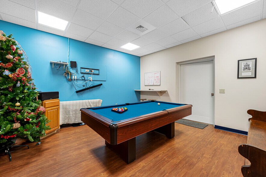 More Photos Of 27 Brandes St, Webster Office For Sale